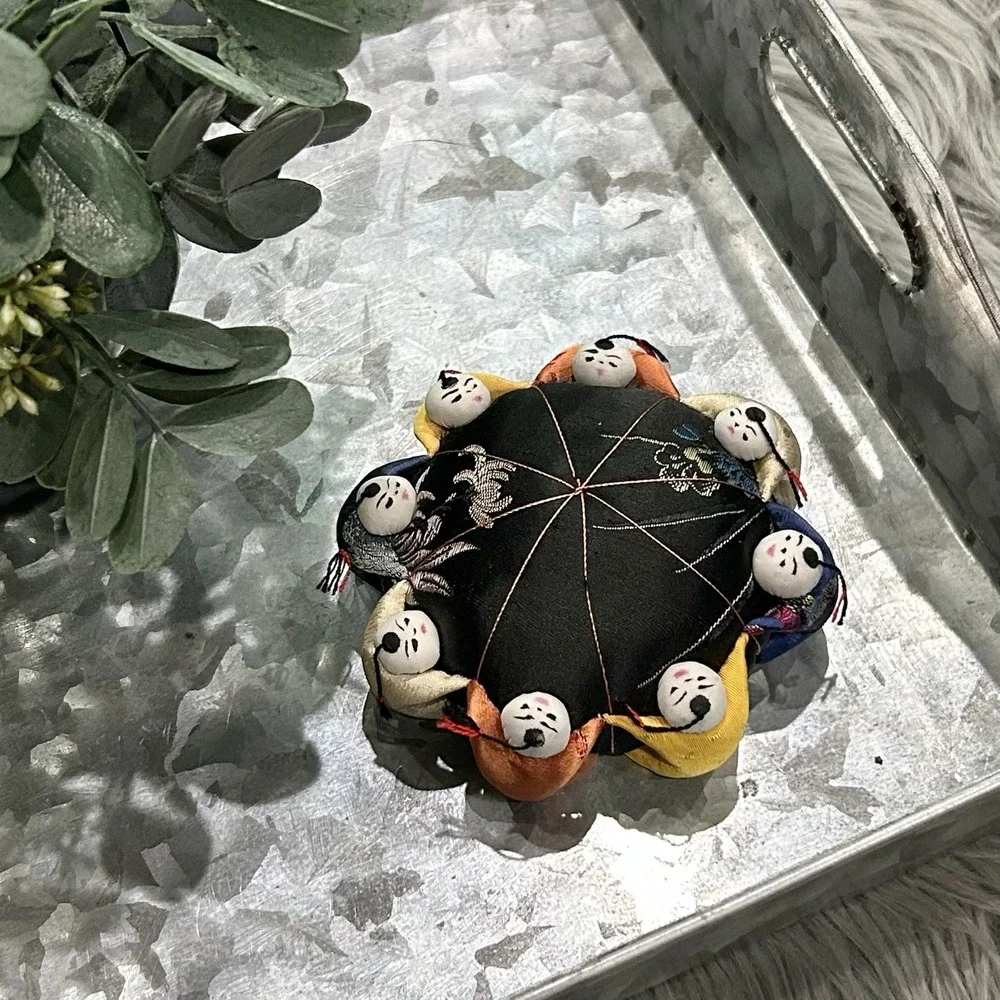 Honbay Chinese Traditional Style Black Needle Pin Cushion With 8‎ Kid Design